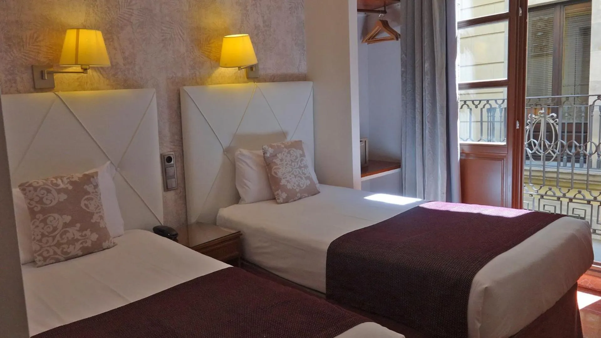 ברצלונה Hotel Lloret Ramblas 0*,